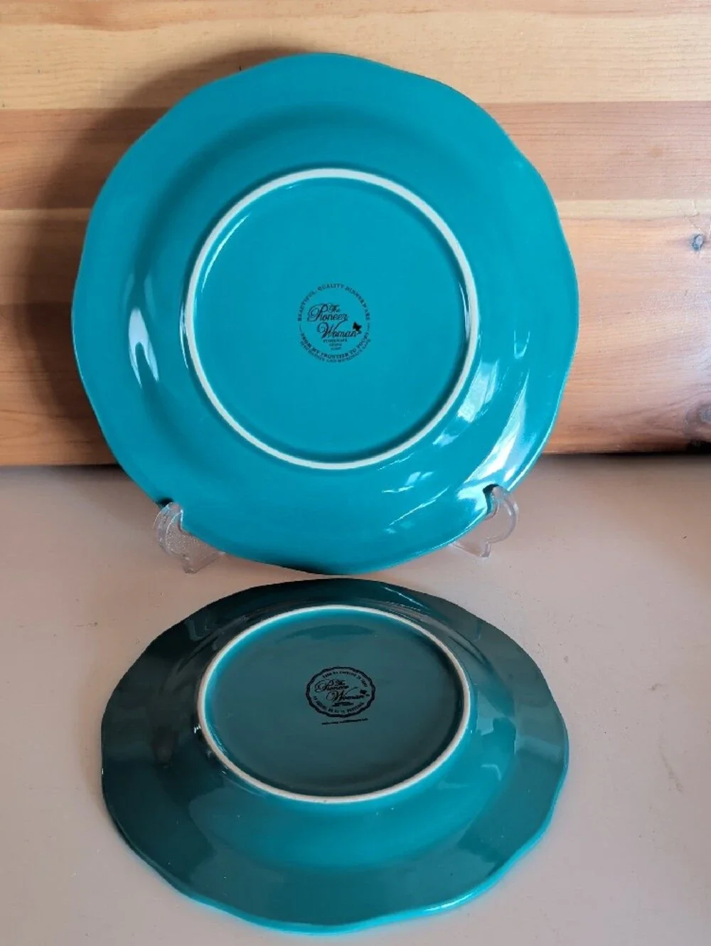 2 The Pioneer Woman, Turquoise Floral Ceramic Dinner & Salad Plates.🌟
